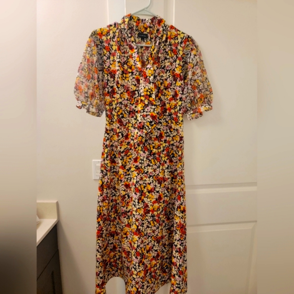 Who wear what flower dress